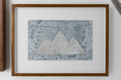 MOUNTAIN SKYLINE. A GUIDED WALK TO THE 4810 METRE SUMMIT OF MONT BLANC. FRANCE ITALY JULY 2009.